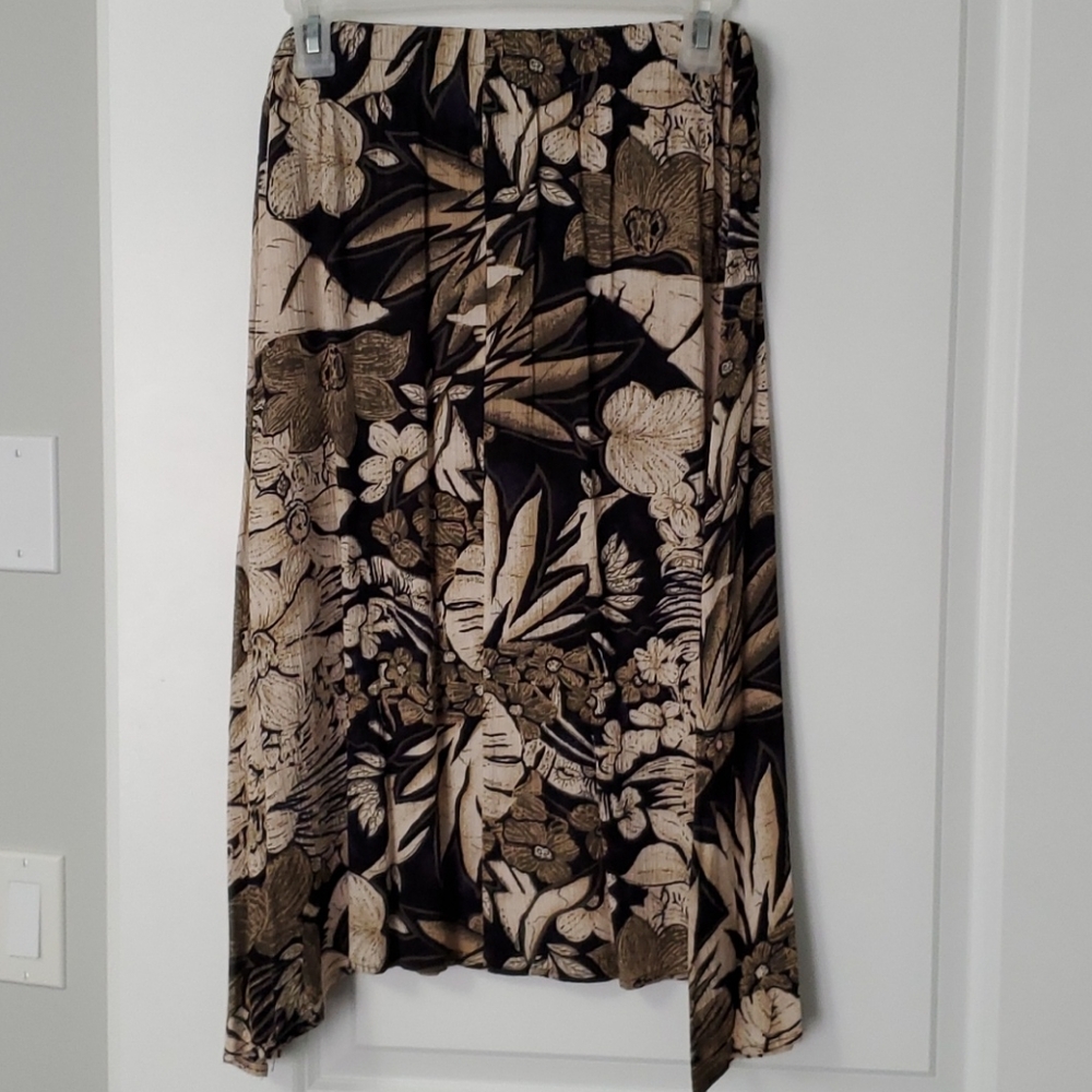 Asymmetrical patterned skirt